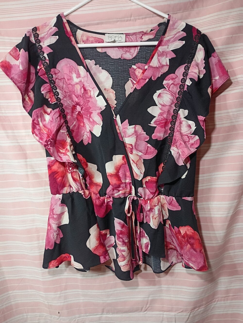 sofia by sofia vergara Black Floral Wrap Peplum Blouse